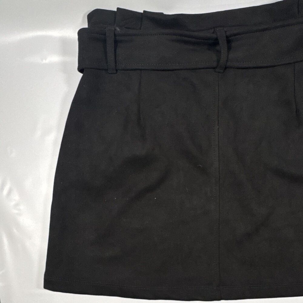 Blashe Black Solid Mini Skirt Short Length Belt Buckle Accents Women’s L - Picture 5 of 7